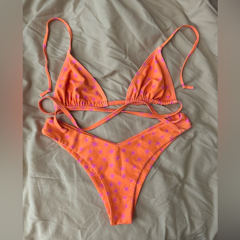 Kulani Kinis. Size S/M. NWOT.